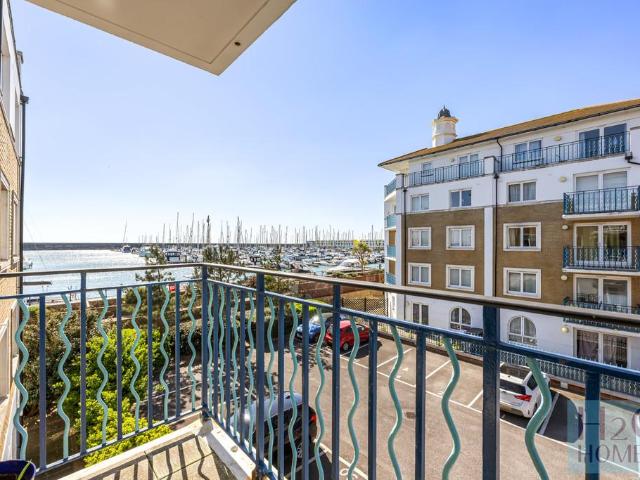 Flat for sale in Roedean