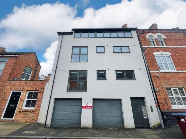 Flat for sale in Phippsville, Northampton