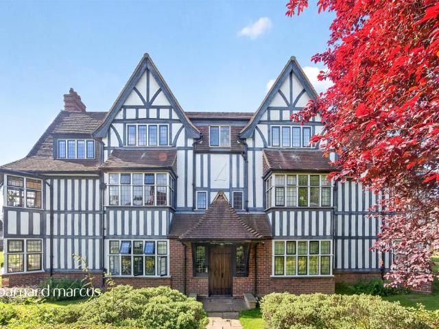 Flat for sale in London Borough of Ealing, Park Royal