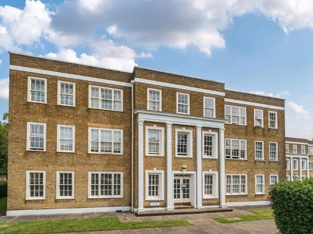 Flat for sale in East Greenwich, Greater London