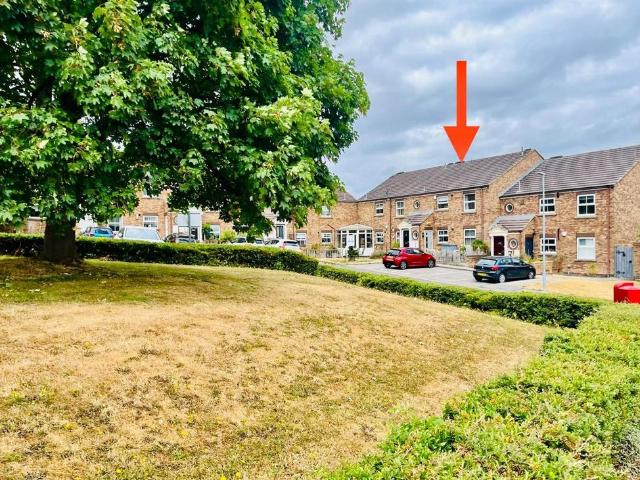Flat for sale in Sheepridge, Huddersfield
