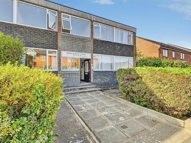 Flat for sale in Northampton, Northamptonshire