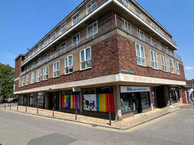 Flat for sale in Abbey End, Green Close
