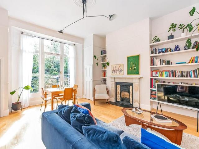 Flat for sale in Crystal Palace, Greater London
