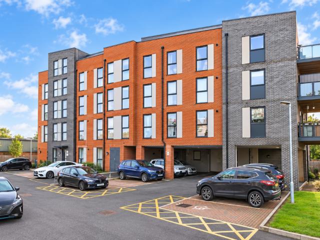 Flat for sale in London Borough of Hounslow, Greater London