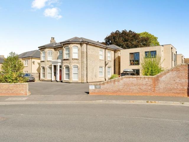 Flat for sale in Chelmondiston, Suffolk