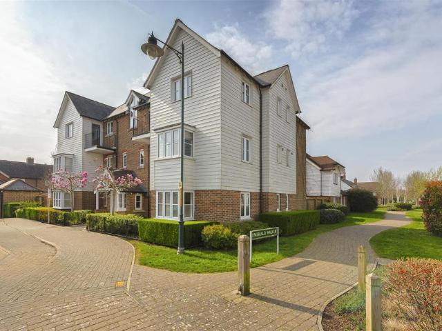 Flat for sale in Bourne Vale, Kent