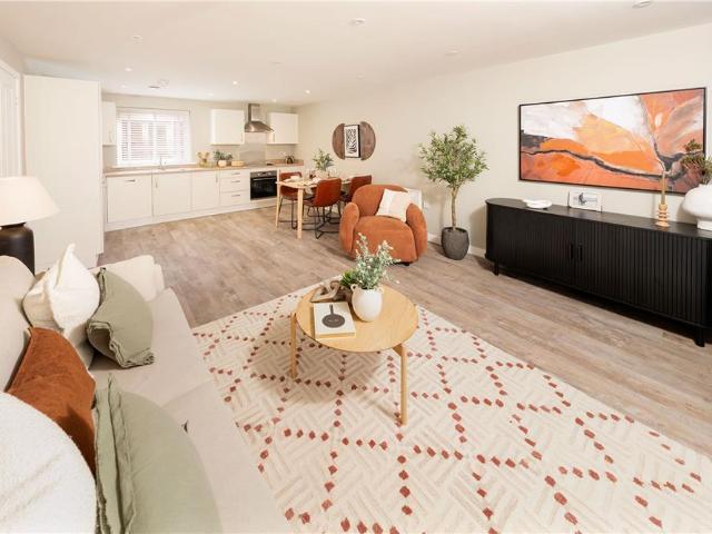 Flat for sale in Heol-las, Surrey
