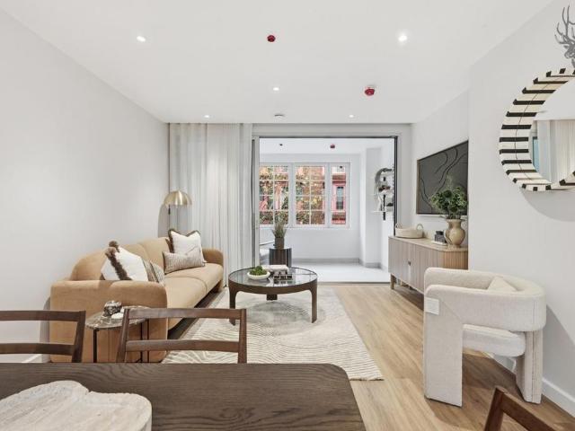 Flat for sale in Old Ford, Bow