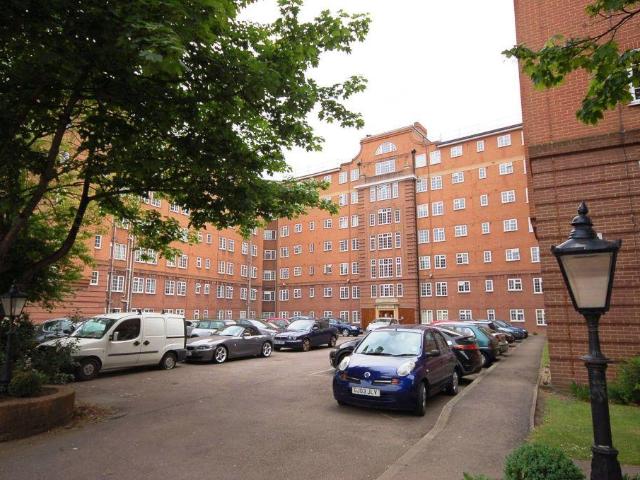 Flat for sale in Hammersmith, Greater London