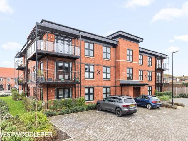 Flat for sale in Broxbourne, Hertfordshire