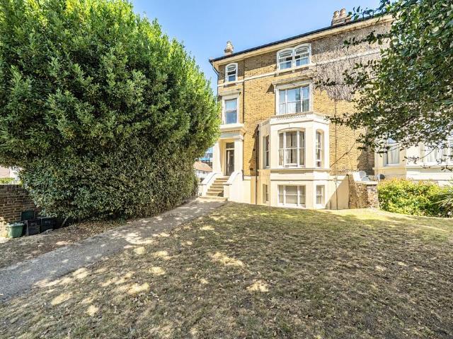 Flat for sale in Widmore, Greater London