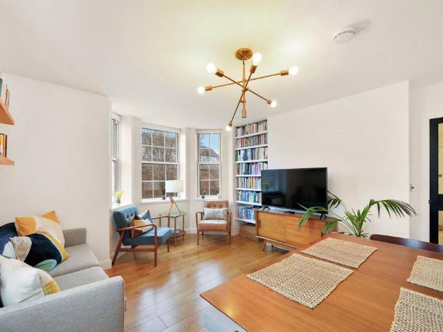 Flat for sale in Kentish Town, Greater London