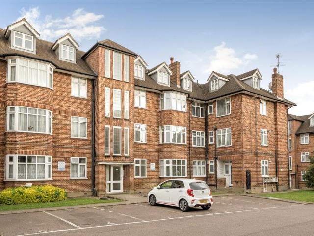 Flat for sale in Brunswick Park, Greater London