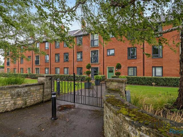 Flat for sale in Warminster, Wiltshire