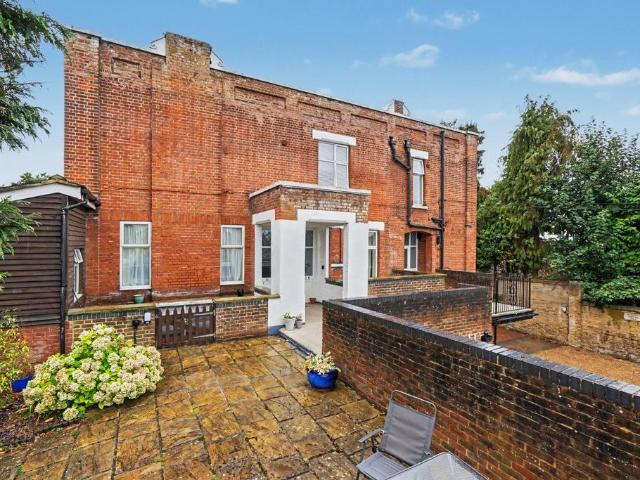 Flat for sale in Regent Quay, Oad Street