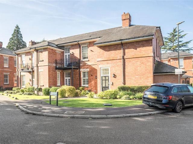 Flat for sale in The Wells, Surrey