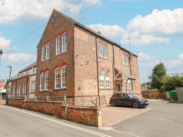 Flat for sale in Ripon, North Yorkshire