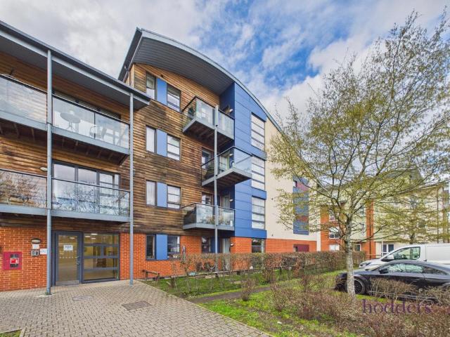Flat for sale in Row Town, Surrey