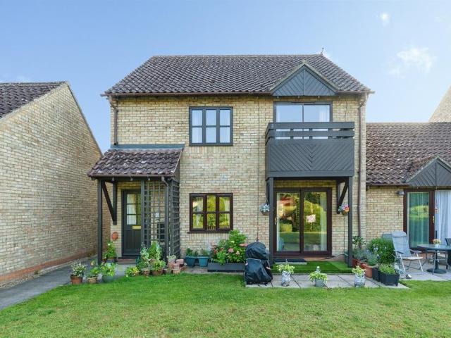Flat for sale in Chedburgh, Suffolk
