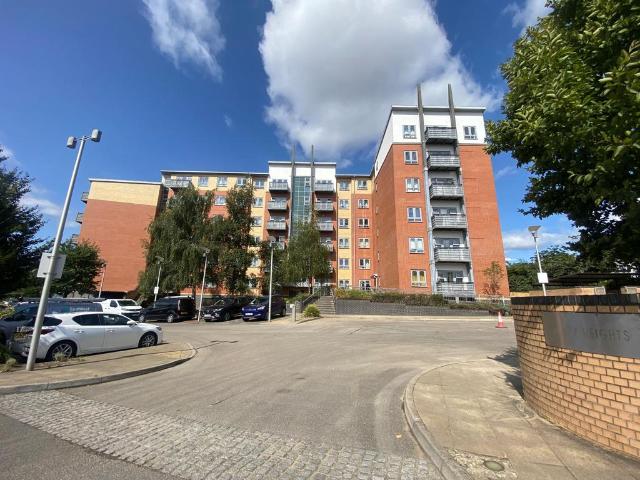 Flat for sale in Slough