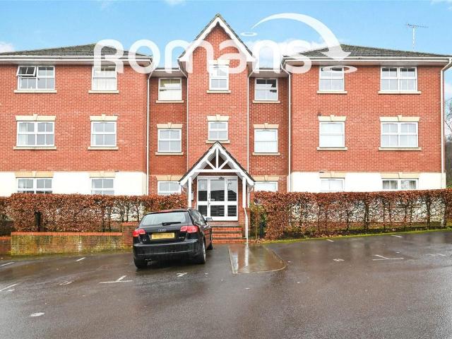 Flat for sale in Easthampstead, Bracknell