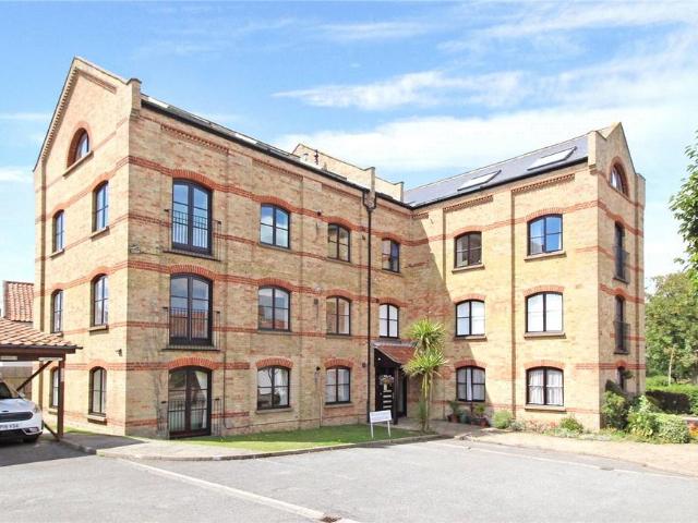 Flat for sale in Eastbridge, Suffolk