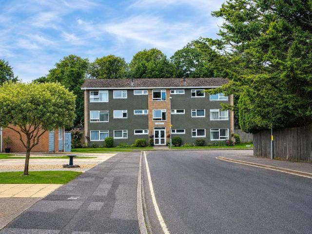 Flat for sale in Highcliffe