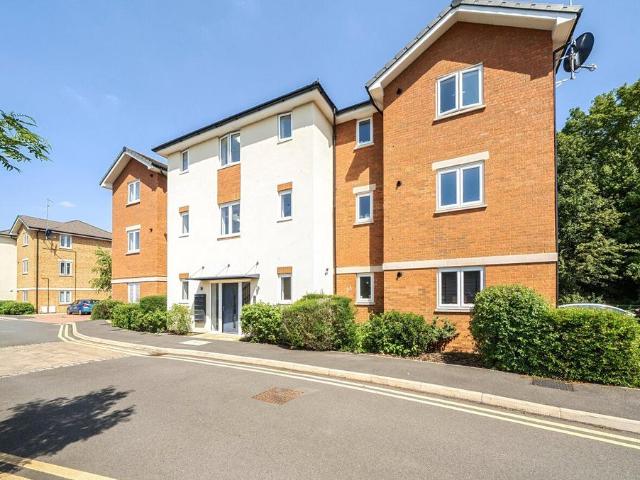 Flat for sale in Harlington, Bedfordshire