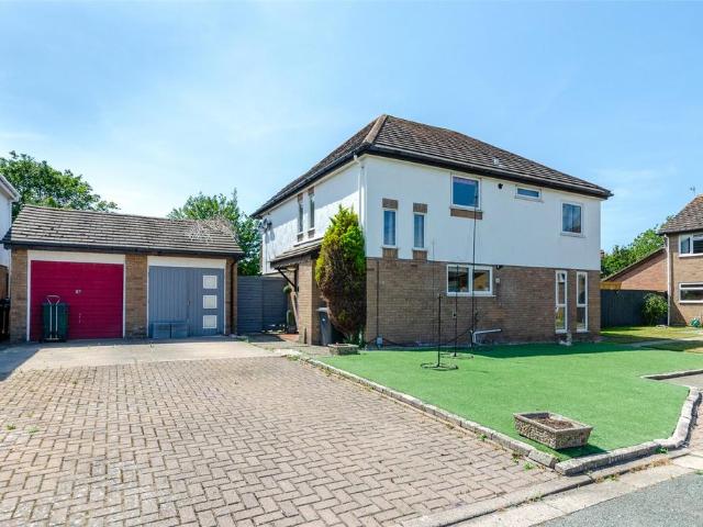 Flat for sale in Llandudno, Wales