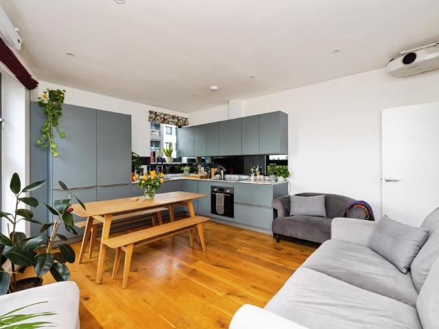 Flat for sale in London Borough of Lewisham, New Cross