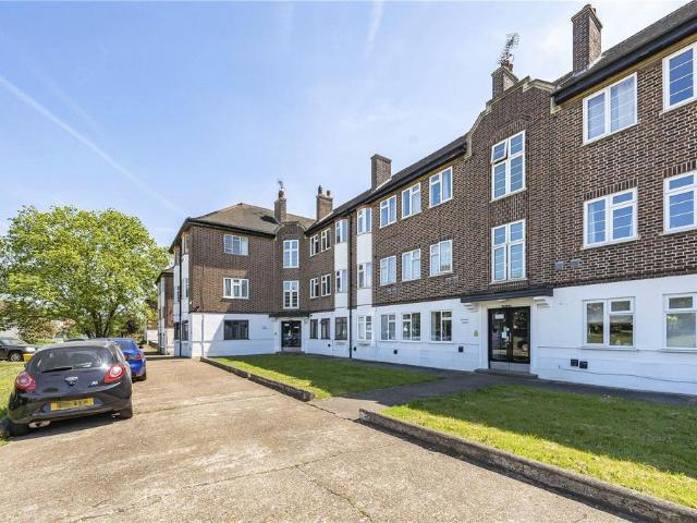 Flat for sale in London Borough of Hounslow, Osterley