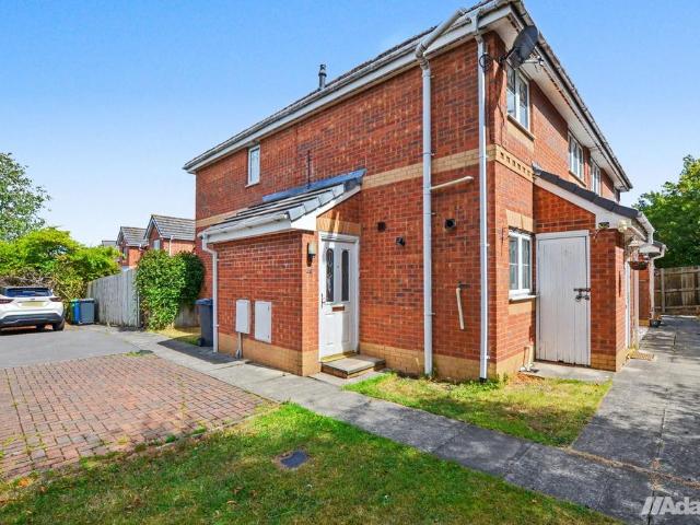 Flat for sale in Halton