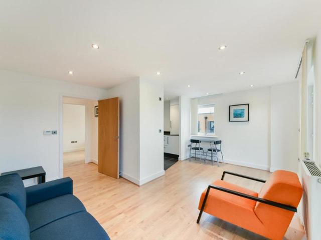 Flat for sale in East Greenwich, Greater London