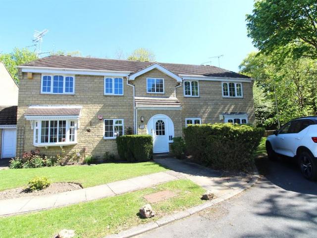 Flat for sale in Roundhay, West Yorkshire