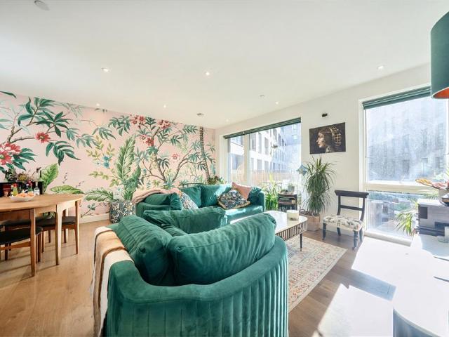 Flat for sale in Greenwich Millennium Village, Greater London