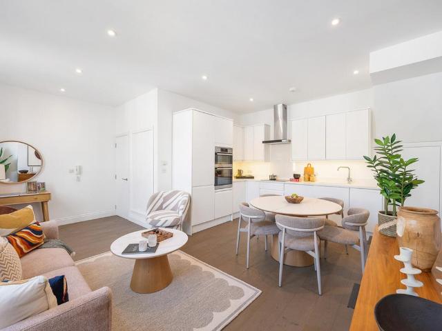 Flat for sale in London Borough of Hammersmith and Fulham, Greater London