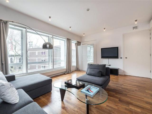 Flat for sale in Saint Giles, Bloomsbury
