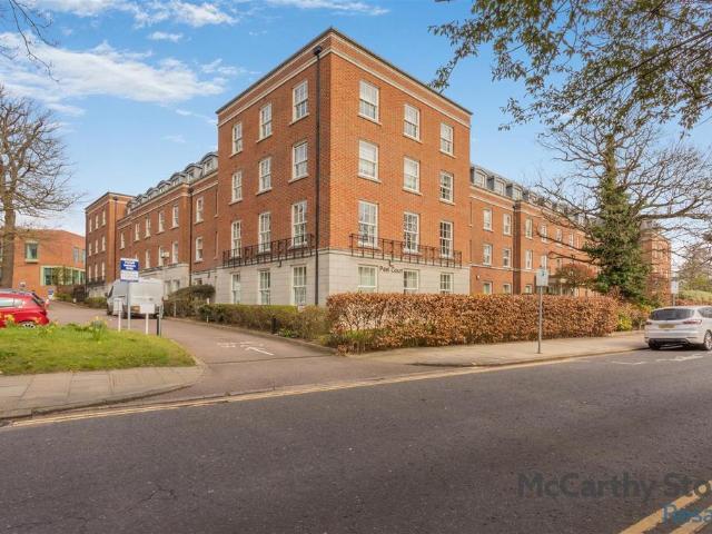 Flat for sale in Fretherne, Hertfordshire