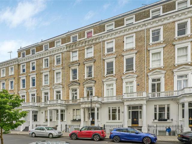 Flat for sale in Earl's Court, Greater London