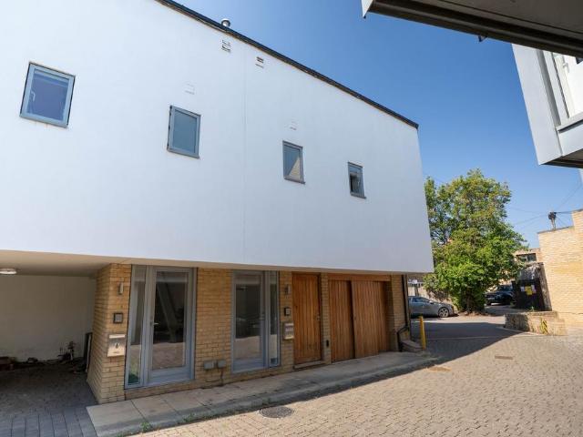 Flat for sale in Arbury, Cambridgeshire