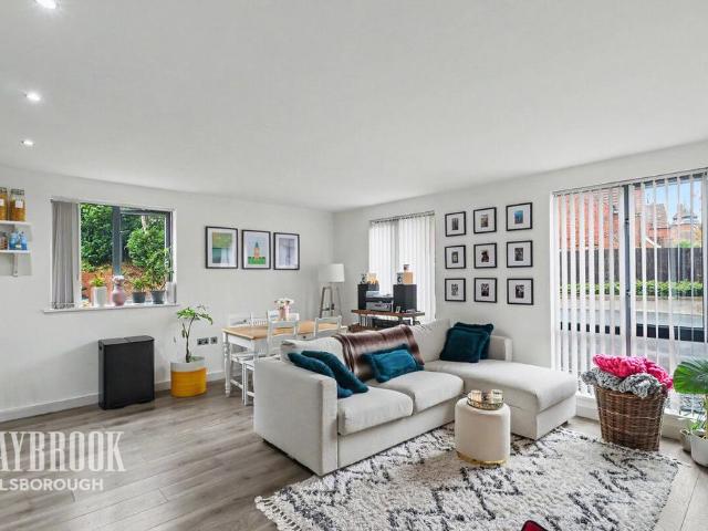 Flat for sale in Worrall, South Yorkshire