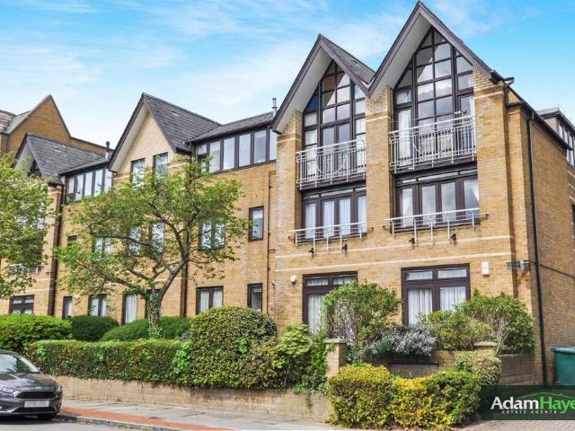 Flat for sale in North Finchley, Isle Of Man