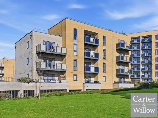 Flat for sale in London Borough of Barking and Dagenham, Greater London