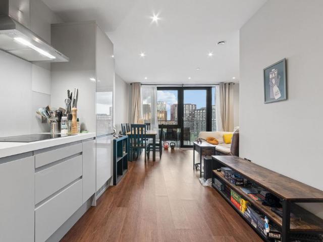 Flat for sale in London Borough of Tower Hamlets, Greater London