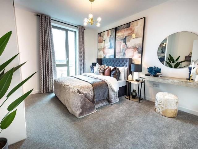 Flat for sale in London Borough of Ealing, Greater London