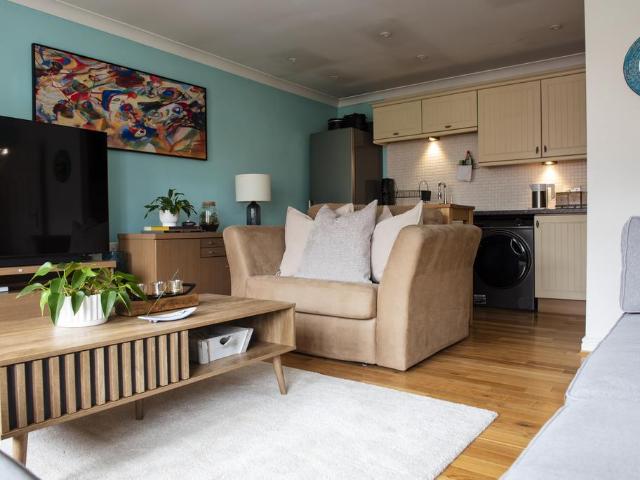 Flat for sale in Shinfield