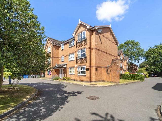 Flat for sale in Sale Moor, Trafford Park