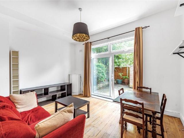 Flat for sale in Kilburn, Greater London