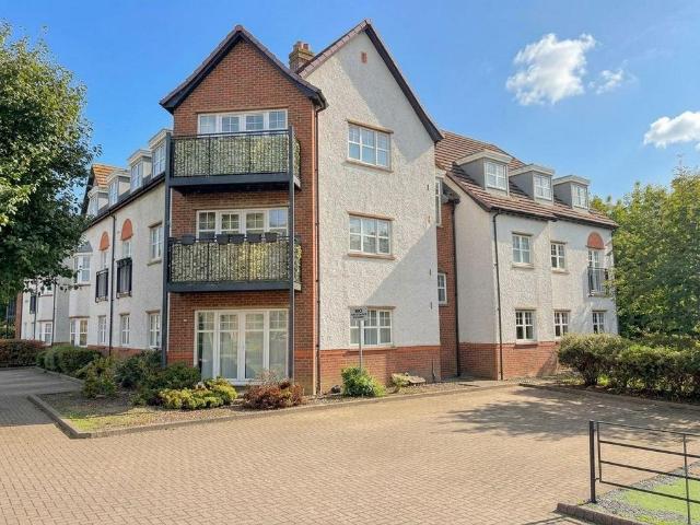 Flat for sale in Jackmans Estate, Letchworth